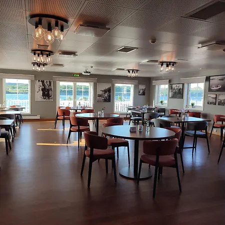 Toft Bryggehotell אתר נופש 3*