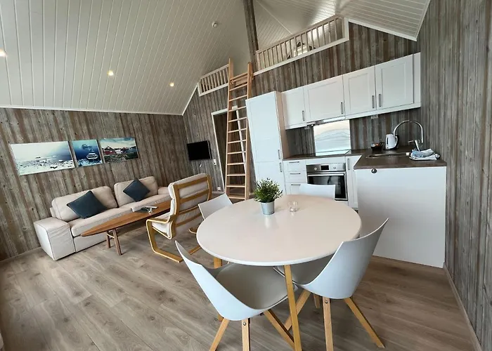 Semesteranläggning (resort) Norsk Havbrukssenter - Rorbuer 3*